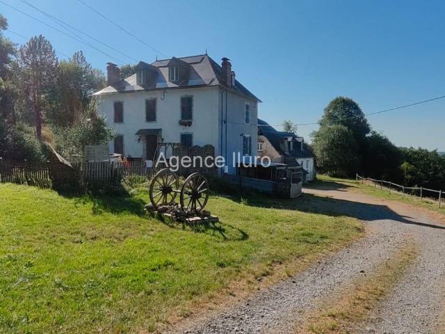 Entre Oloron et Pau MAGNIFIQUE FERME sur + de 6 Ha de terre. 185m² Oloron Sainte Marie