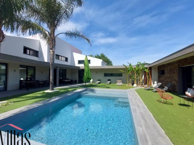 Entre Perpignan et l'Espagne Villa Contemporaine de 321 m2