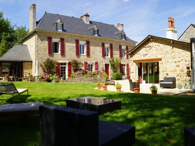 ENTRE RENNES ET LAVAL, TRÈS BELLE PROPRIÉTÉ de 372 m2 sur 5200 m2 de terrain