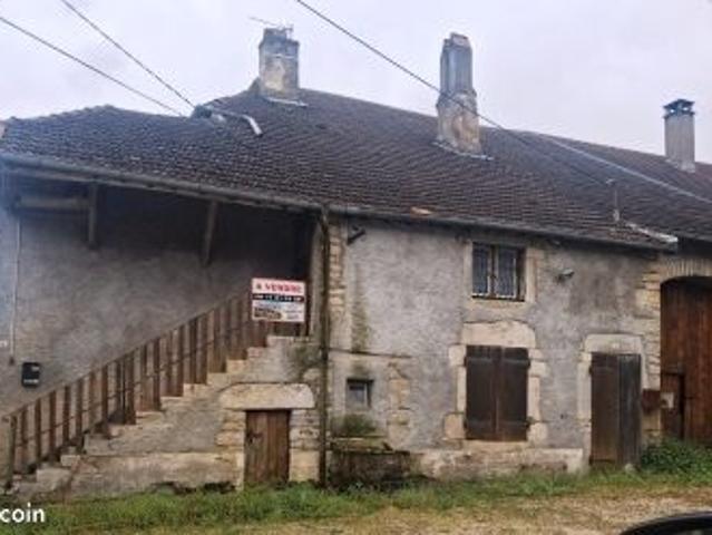 Entre saint vit et orchamps, maison de village a renover 300m² sur 6 ares