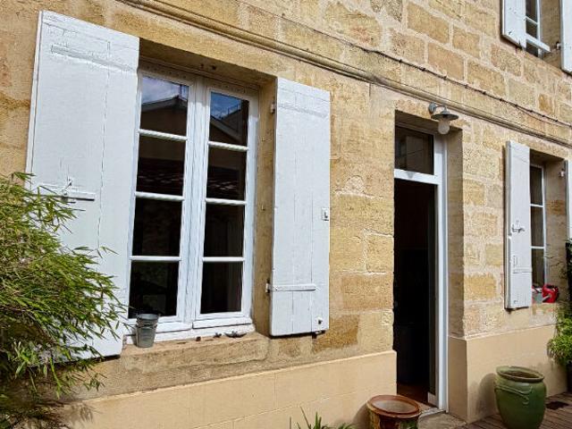 ENTRE SAINT SEURIN ET FONDAUDEGE, UNE MAISON FAMILIALE DE CHARME AVEC DEPENDANCE