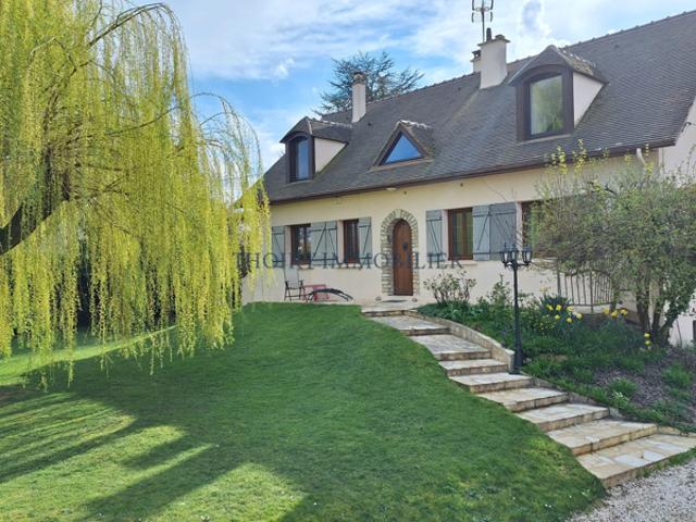Entre Septeuil et Thoiry. Maison traditionnelle de 8 pièces