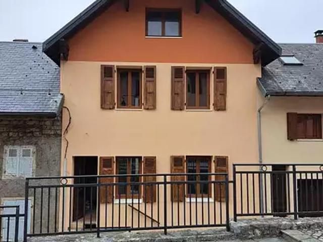 Entremont le Vieux 73670 Location maison 4 pièces t4 terrasse cave