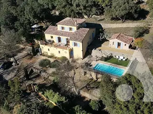Entrecasteaux 83570 Achat / Vente maison 6 pièces t6 au dernier étage piscine