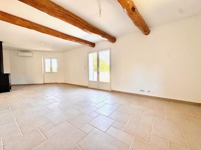 ENTRECHAUX Maison de charme avec terrasse plein sud