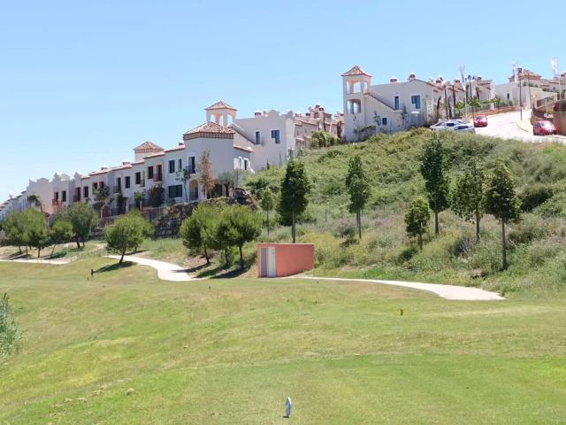 ENTREGA INMEDIATA Adosados en Estepona