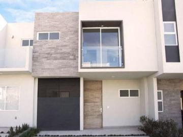 ENTREGA INMEDIATA! coto con alberca en ALBAZUR, por Fracc. Pontevedra. Casas en coto en venta