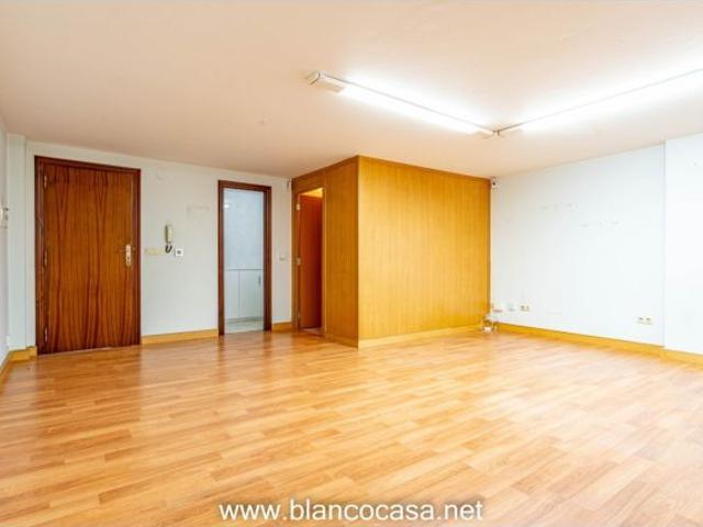 Entreplanta en venta ó alquiler C/Barcelona Carballo