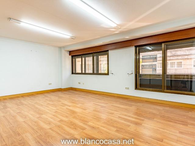 Entreplanta en venta ó alquiler C/Barcelona Carballo