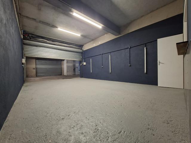 Entrepôt 45m2 avec bureau et HSP de 3.20m2
