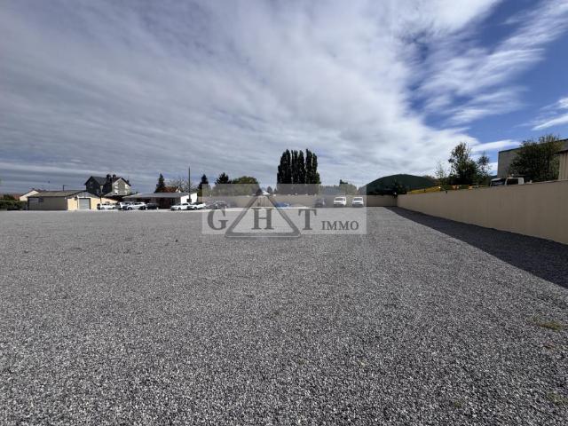 ENTREPOT 4600 M² + 15 000 M² DE TERRAIN A VAUX LE PENIL