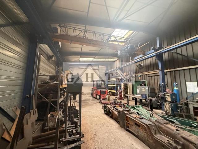 ENTREPOT 530M2 A VENDRE LE PLESSIS PATÉ
