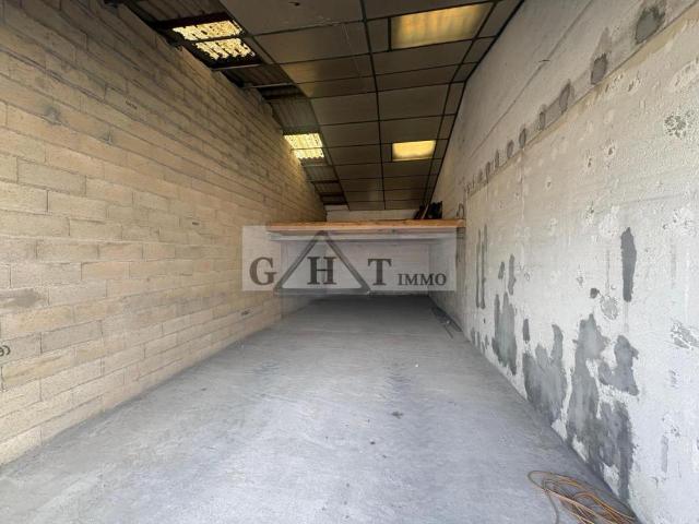 ENTREPOT 54 M² A LOUER A REAU