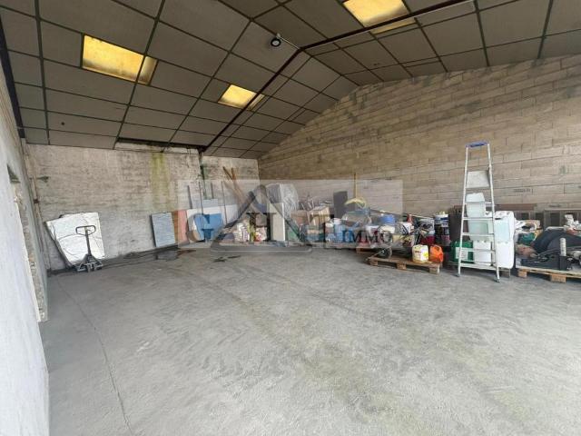 ENTREPOT 97 M² A LOUER A REAU