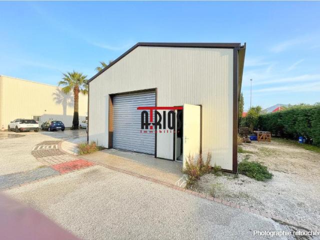 ENTREPOT 100 M² + BUREAU 12M²