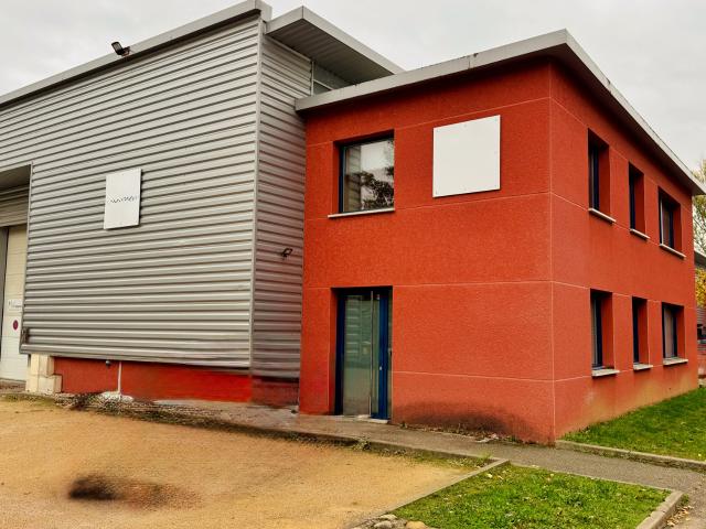ENTREPOT 127 m2 + BUREAUX 149m2 À LOUER À BRIGNAIS