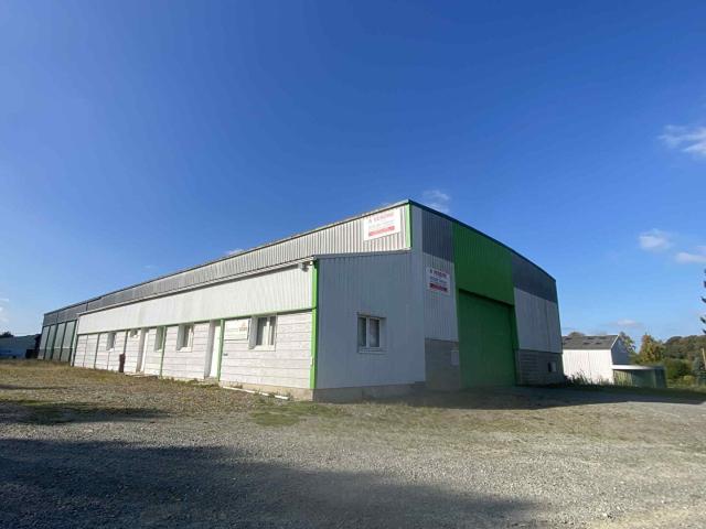 Entrepôt 1400m2 à Louvigné du désert