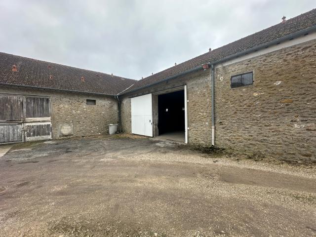 ENTREPOT 300M2