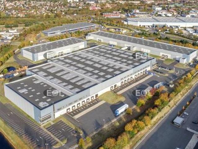 Entrepôt à louer Combs la Ville Proche axes routiers et sécurisé