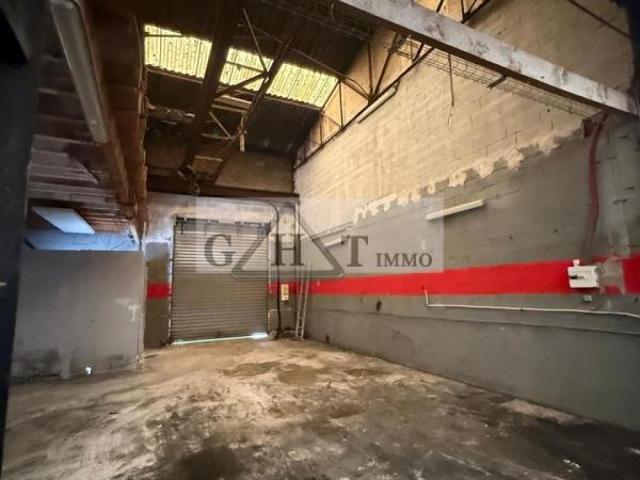 ENTREPOT A LOUER 190 M² FONTENAY TRESIGNY