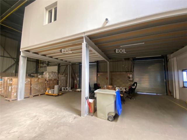 Entrepôt avec bureaux à vendre Santeny Proche N19 et N104