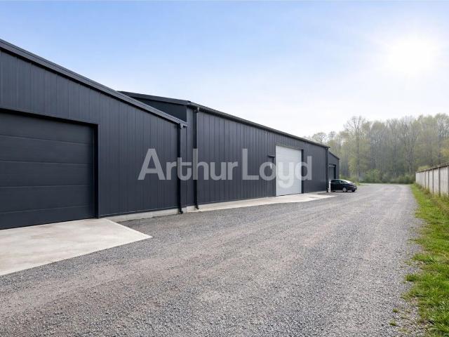 Entrepôt avec bureaux à vendre Raismes Accès camionnettes