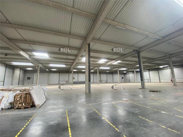 Entrepôt avec bureaux à louer Bussy Saint Georges Proximité A4, A104, RER A