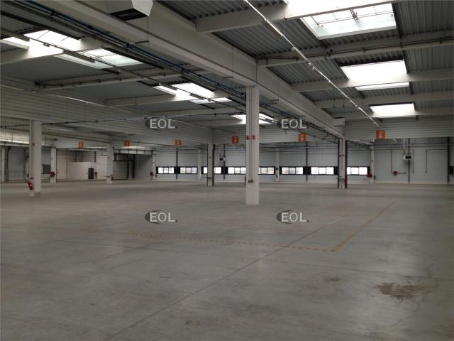 Entrepôt avec bureaux à louer Ferrières en Brie Proximité A4, N104, RER A