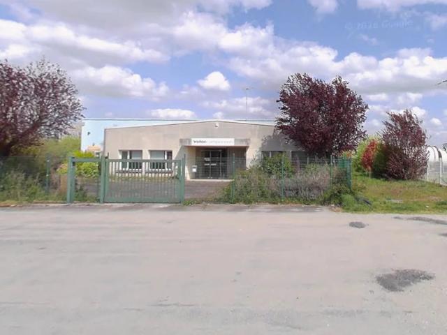 ENTREPOT AVEC BUREAUX ZONE INDUSTRIELLE BELLEGARDE