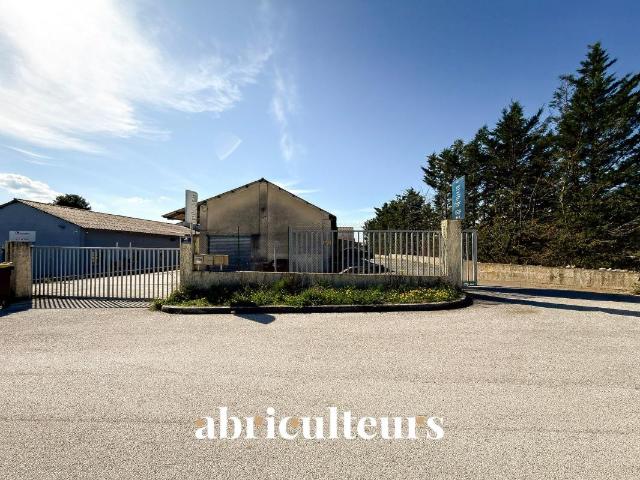 Entrepôt & Bâtiment Commercial 695 m² env. • ZI Les Ferrières • Le Muy