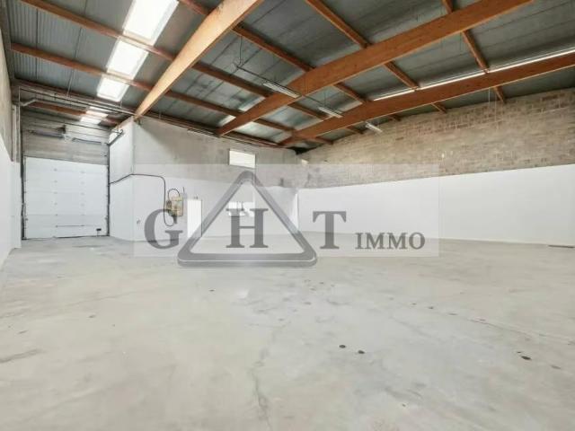 ENTREPOT BUREAUX A LOUER 564M² A EMERAINVILLE