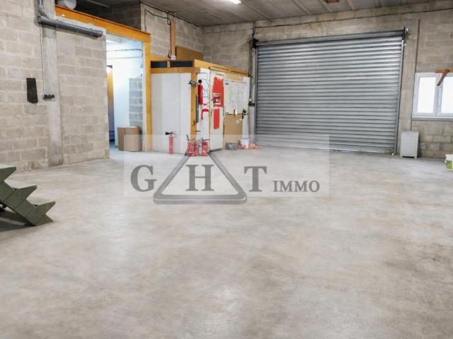 ENTREPOT BUREAUX 184 M2 A CHAMPIGNY SUR MARNE