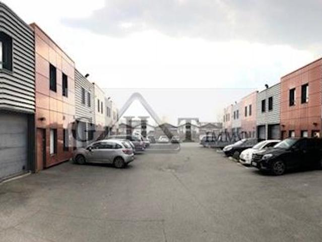 ENTREPÔT / BUREAUX 224 M² Á LOUER
