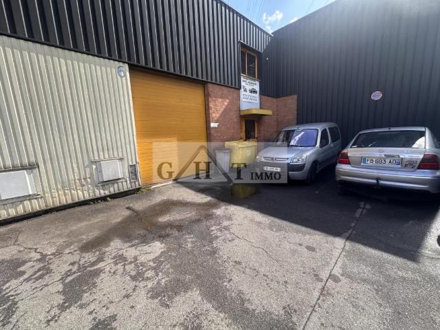 Entrepôt + bureaux 340 m²