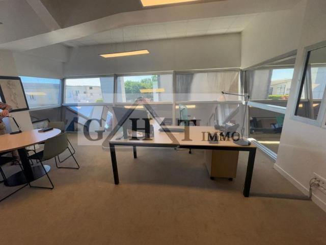 ENTREPOT BUREAUX 960 M2 A LA VENTE A CHAMPIGNY SUR MARNE