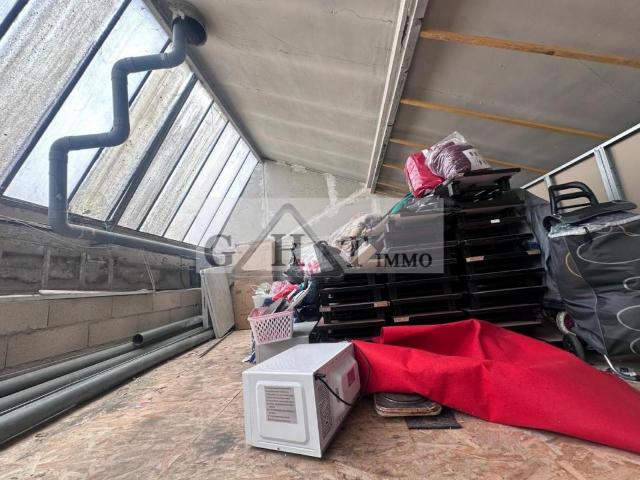 ENTREPOT DE 300M² A VENDRE A SAINT DENIS