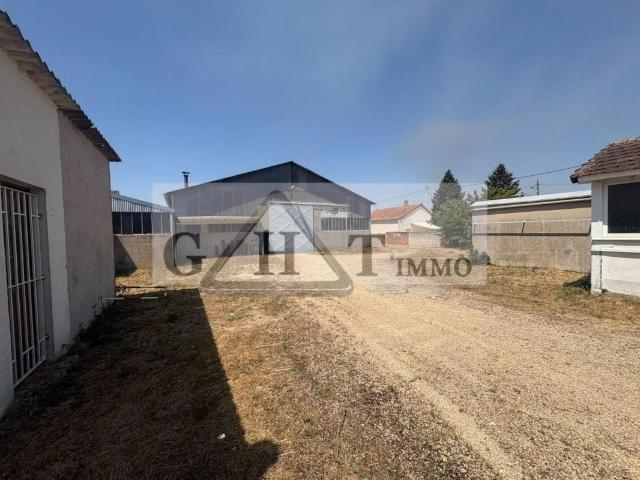 ENTREPÔT INDÉPENDANT – 961 M² – DAMMARIE LES LYS 77