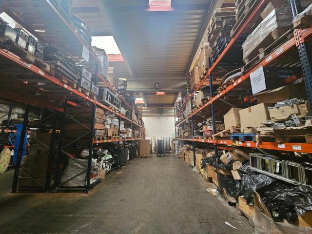 Entrepôt / local d’activité 584 m² – HSP 6 m – portes sectionnel