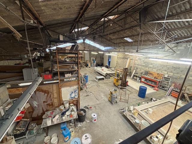 Entrepôt / local industriel à Saint Seurin Sur L Isle de 438. 438m² Saint Seurin sur l'Isle