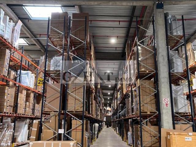 Entrepôt logistique de 1242.5 m² à louer – Accès direct A15