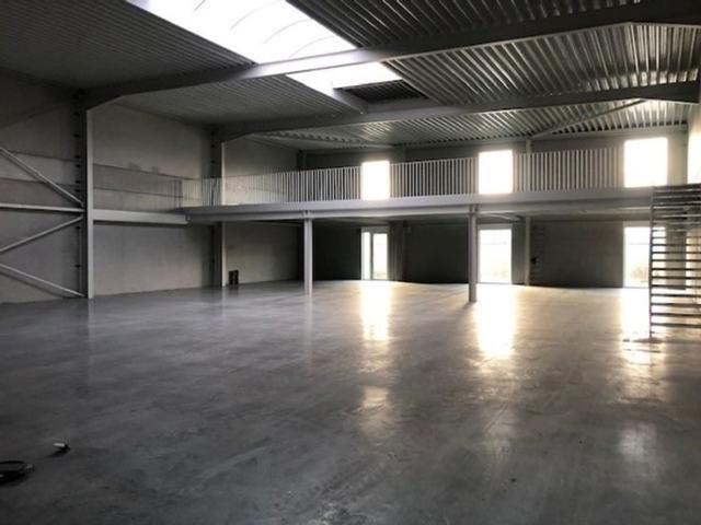 Entrepôt neuf de 486 m² avec 162 m² mezzanine à vendre