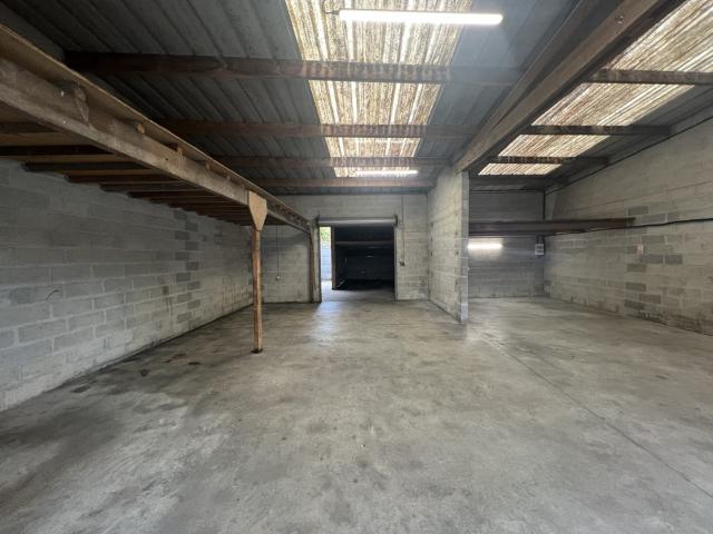 ENTREPÔT OU PLUSIEURS GARAGES DE 190M2 AVENUE DE L'HIPPODROME
