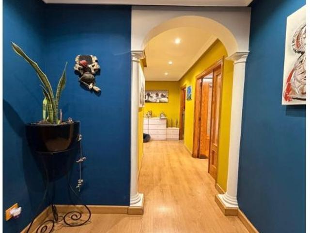 ENTRESUELO CON AMPLIA TERRAZA, BALCÓN, GARAJE Y TRASTERO