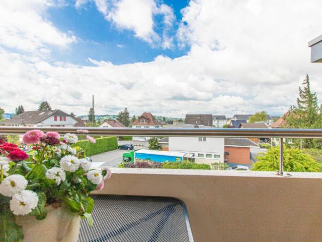 Entspannung Pur: 4.5 Zimmerwohnung mit Gemeinschaftspool und Sauna