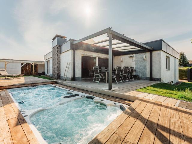 Entspannung Pur: Stilvoller Bungalow mit Sauna & Pool in idyllischer Atmosphäre