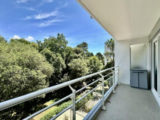 ENVIRONNEMENT CALME ET VERDOYANT POUR CE T2 AU 3EME ETAGE