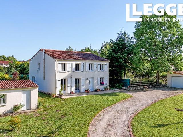 Environnement paisible – Maison individuelle de 4 chambres, dont 3 suites avec SDE, jardin, garage et atelier