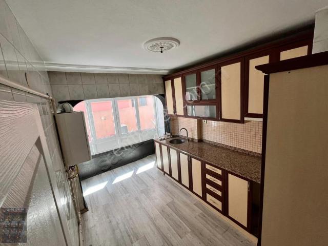 Es As Emlak'tan Mareşal Çakmak Mh Ara Katta Yapılı Kiralık 3+1