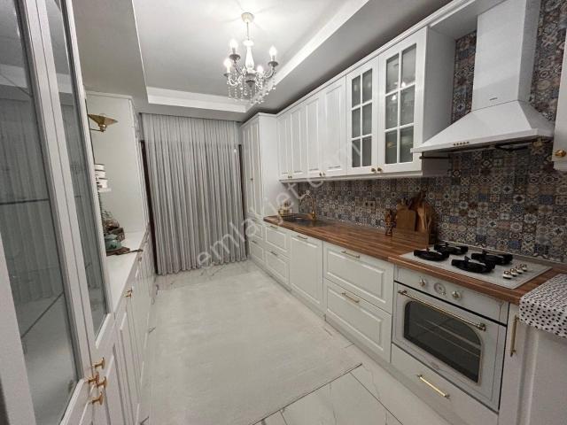 Es astan Saraycıkta Lüks Yapılı Geniş M2'li Satılık Daire