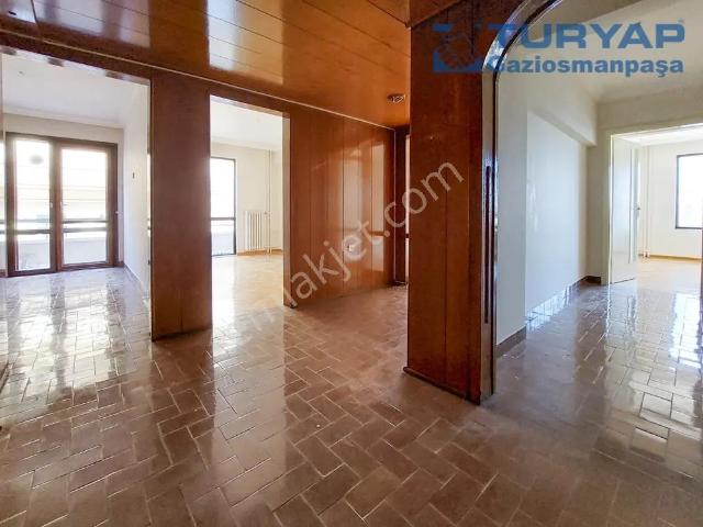 Esat Caddesi Üzerinde Kiralık 3+1 Daire